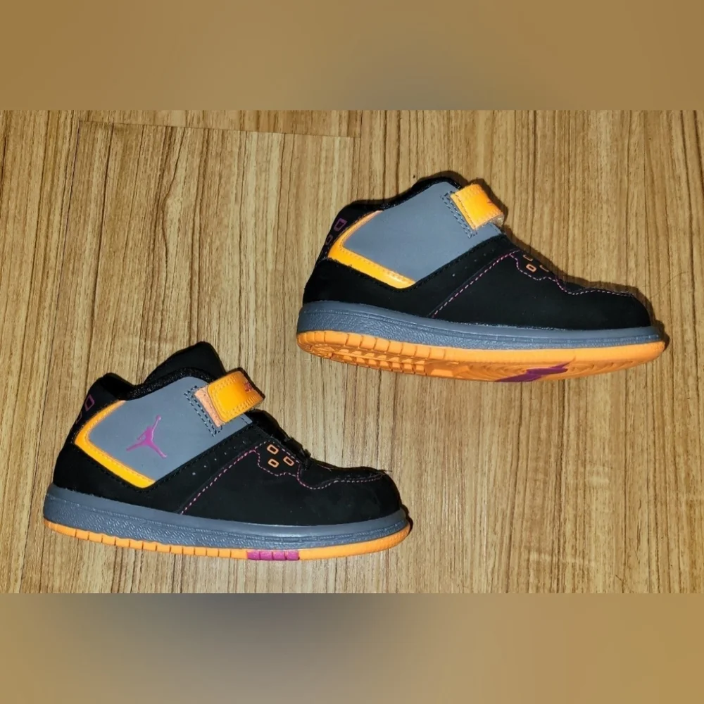 Jordan 1 Flight GS Black Orange Girls or Boys Sneakers Size 7c